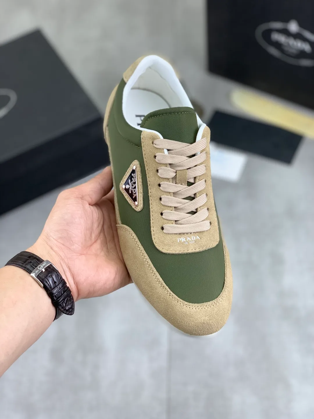 Men's Men's Shoes💰P440💰[New Style] The latest classic model of high-quality PRADA breathable and comfortable men's shoes has been launched on the official website in 1:1 reproduction, synchronized in Hong Kong counters and on the same catwalk; all made of calfskin with breathable mesh fabric ➕Imported soft and comfortable sheep Leather lining, 🍡🍡original 1:1 rubber outsole, non-slip and wear-resistant; comfortable to wear, attractive style, fine workmanship, and simple and neat shoe last, showing a man's courage and toughness, 👍size 38 to 44; 4️⃣colors🉑️ to choose from